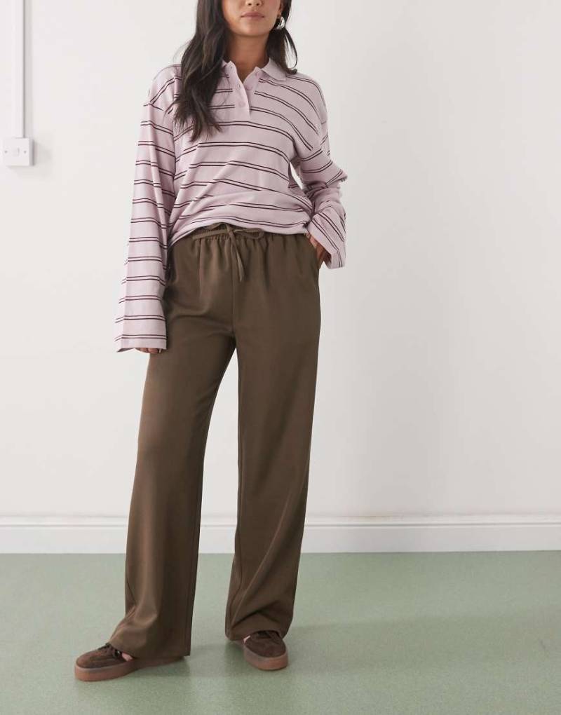 Reclaimed Vintage - Elegante Hose in Schokobraun mit weitem Bein-Keine Farbe Reclaimed Vintage - Elegante Hose in Schokobraun mit weitem Bein-Keine Farbe von Reclaimed Vintage