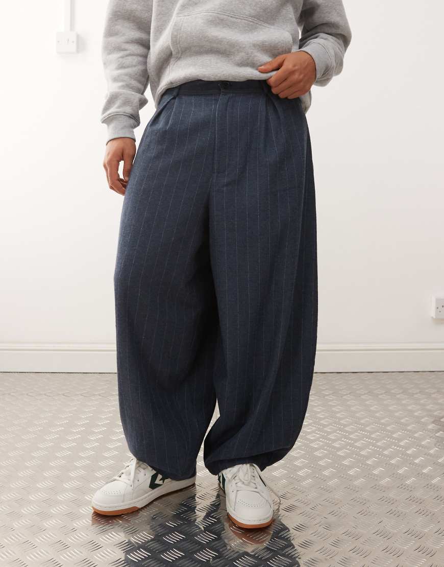 Reclaimed Vintage - Elegante Hose mit abgerundetem Beinschnitt-Blau von Reclaimed Vintage