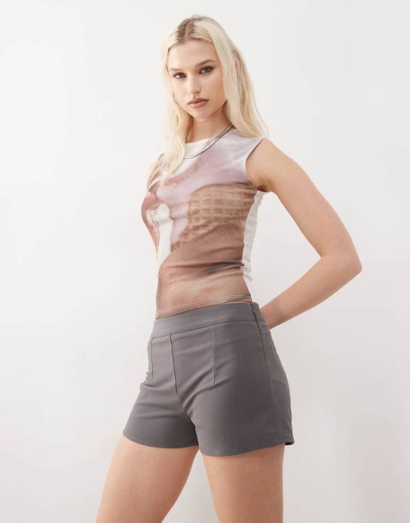 Reclaimed Vintage - Elegante Mikro-Shorts in Grau von Reclaimed Vintage