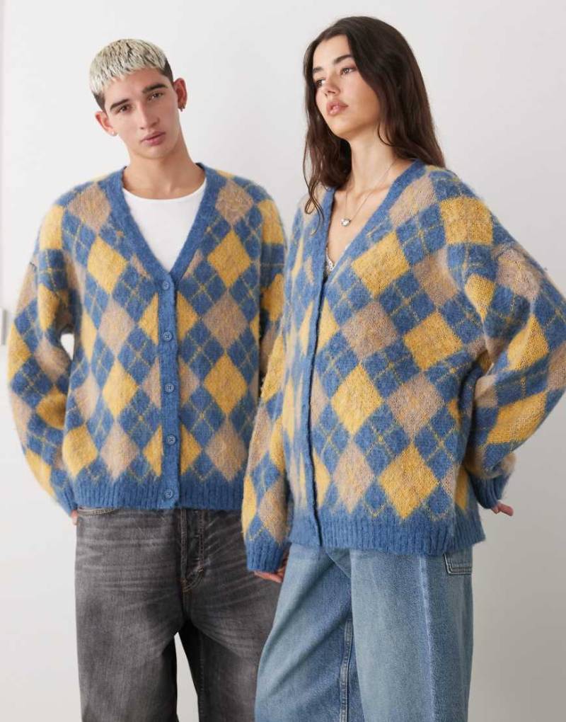 Reclaimed Vintage - Flauschige Unisex-Strickjacke in Blau mit V-Ausschnitt und Argyle-Rautenmuster von Reclaimed Vintage