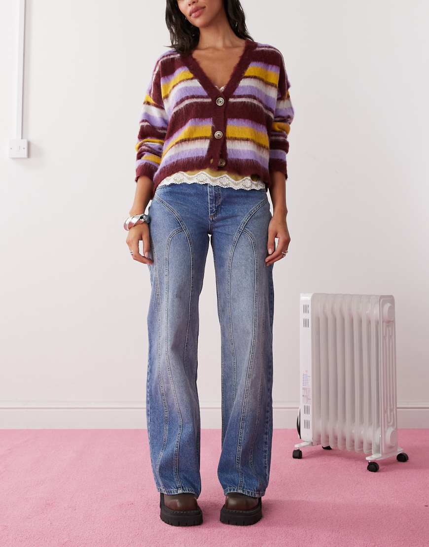 Reclaimed Vintage - Gerade geschnittene Jeans in mittelblauer Waschung mit Naht-Detail von Reclaimed Vintage