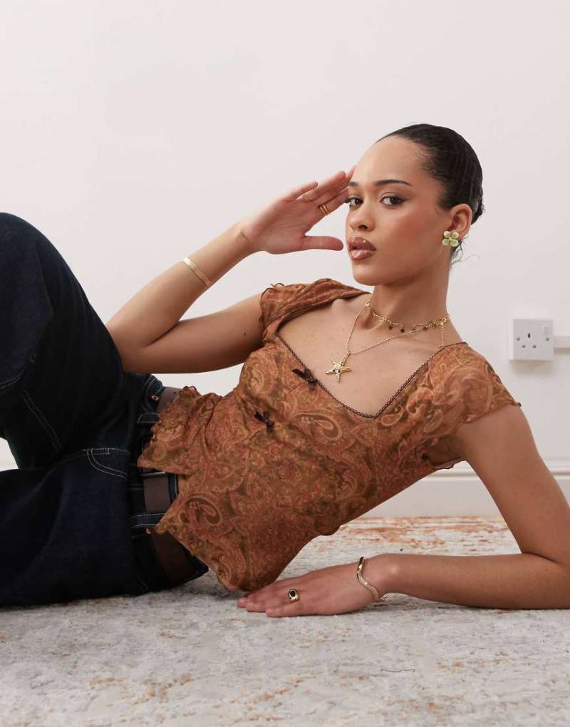 Reclaimed Vintage - Gesmoktes Oberteil mit Paisleymuster-Rosa Reclaimed Vintage - Gesmoktes Oberteil mit Paisleymuster-Rosa von Reclaimed Vintage