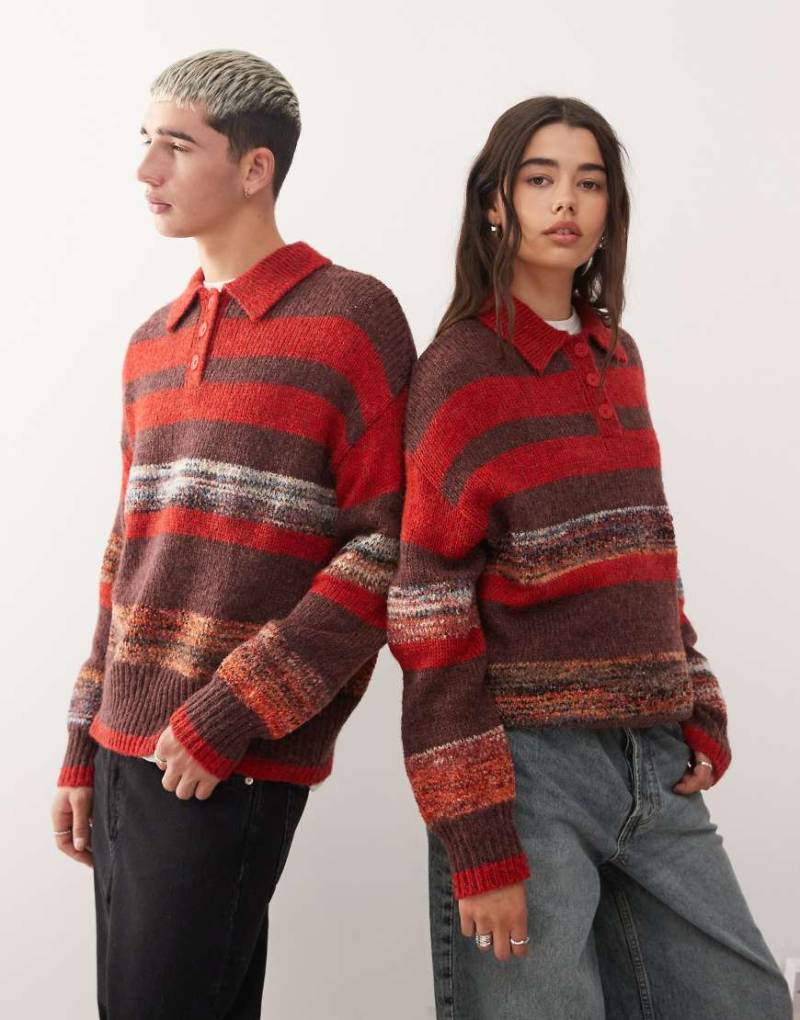 Reclaimed Vintage - Gestreifter Unisex-Strickpullover in Rot und Braun mit Polokragen von Reclaimed Vintage