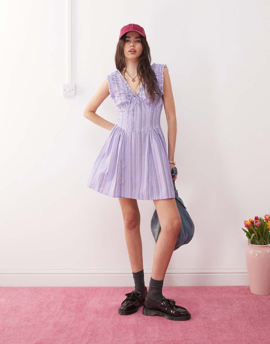 Reclaimed Vintage - Gestreiftes Sommerkleid in Bonbon-Lila mit Raffung-Bunt von Reclaimed Vintage