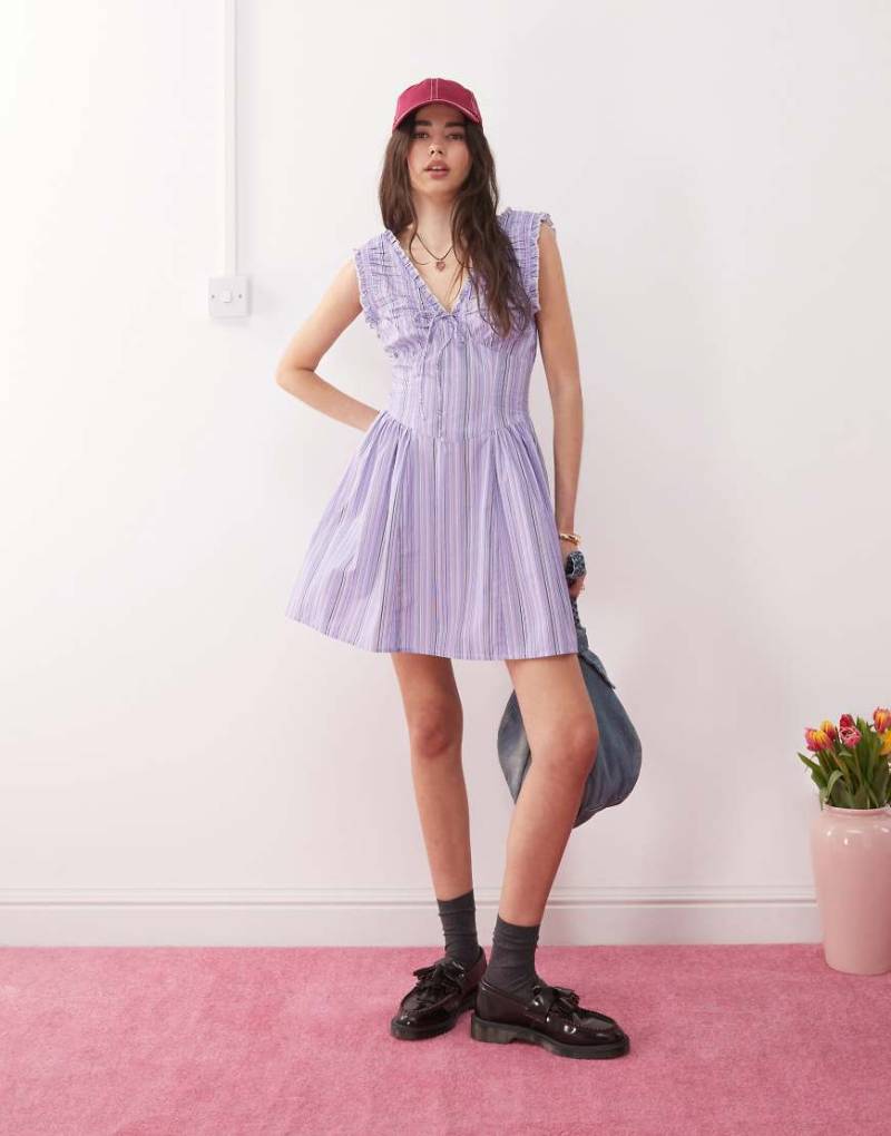 Reclaimed Vintage - Gestreiftes Sommerkleid in Bonbon-Lila mit Raffung-Bunt von Reclaimed Vintage