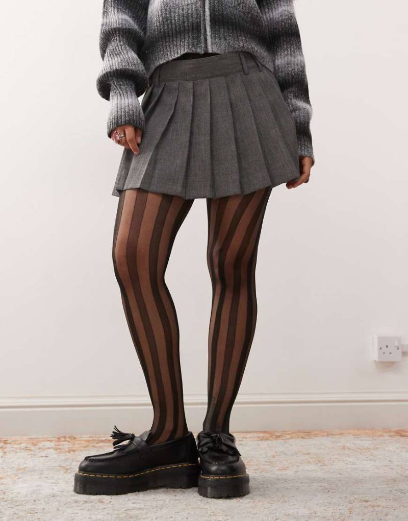 Reclaimed Vintage - Halloween-Strumpfhose in Schwarz mit Streifen Reclaimed Vintage - Halloween-Strumpfhose in Schwarz mit Streifen von Reclaimed Vintage