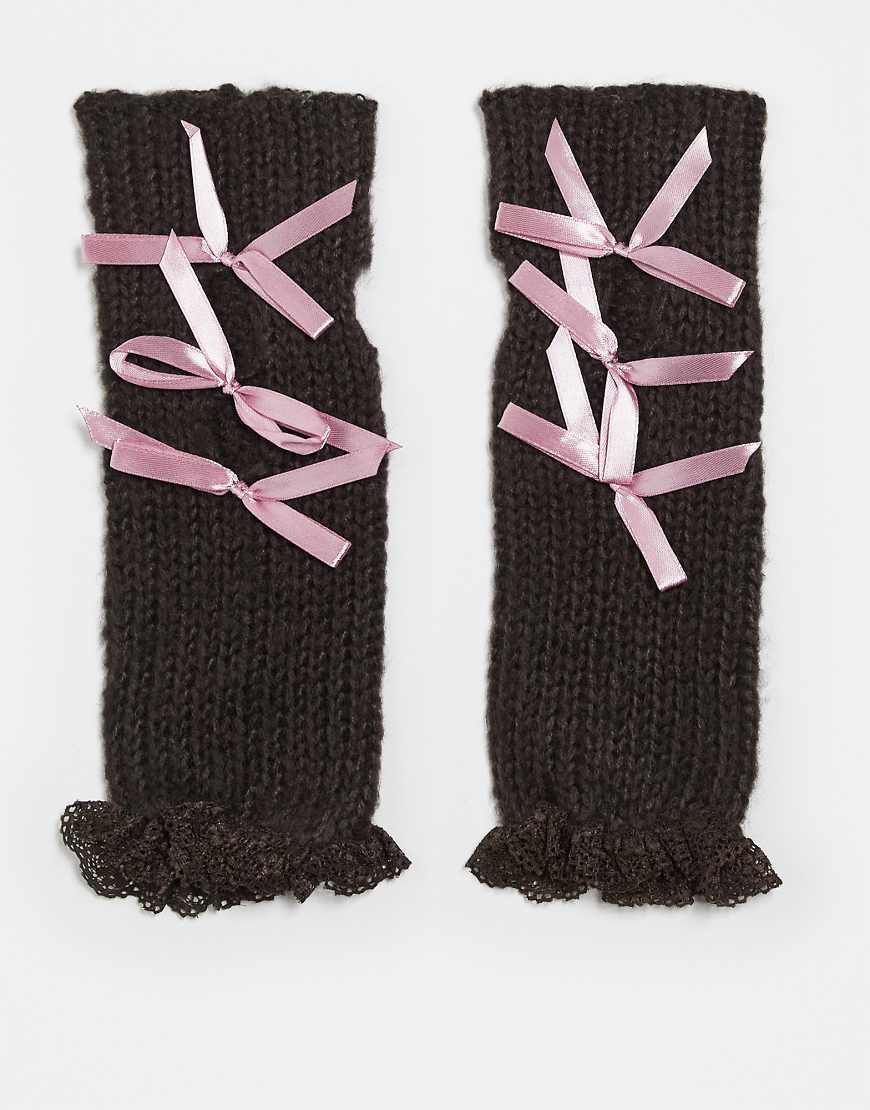 Reclaimed Vintage - Handstulpen in Braun mit Schleifen-Brown von Reclaimed Vintage