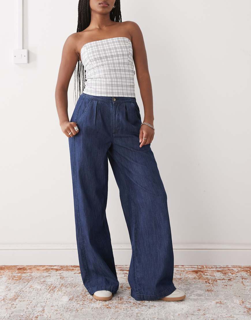 Reclaimed Vintage - Elegante Hose aus Chambray-Denim mit weitem Bein-Blau Reclaimed Vintage - Elegante Hose aus Chambray-Denim mit weitem Bein-Blau von Reclaimed Vintage