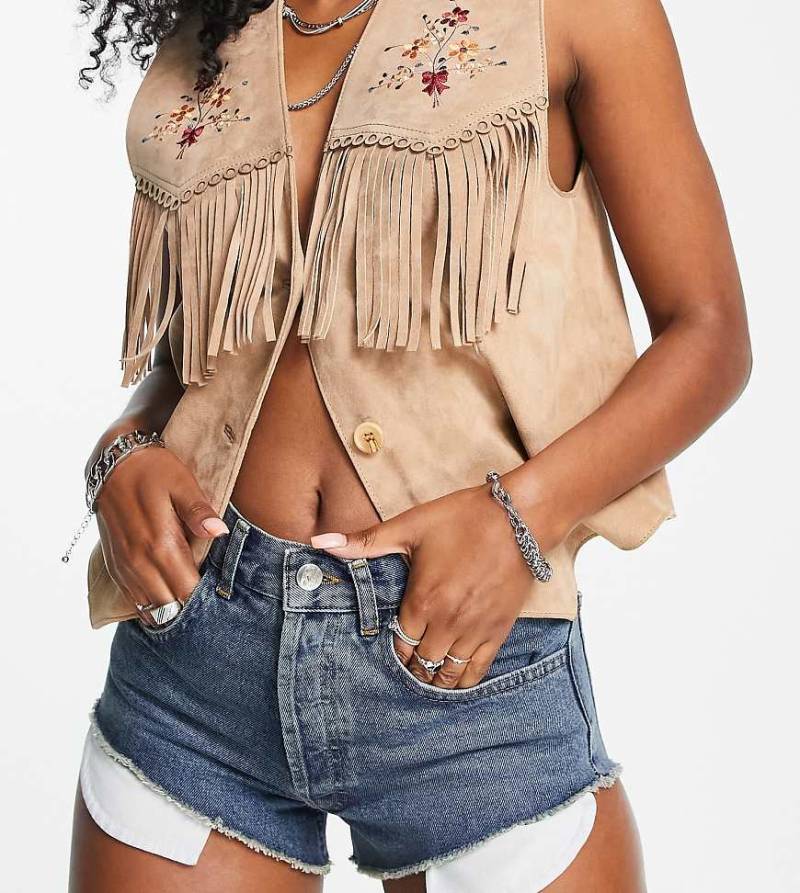 Reclaimed Vintage Inspired - Hotpants aus Jeans im Stil der 2000er in verwaschenem Blau von Reclaimed Vintage