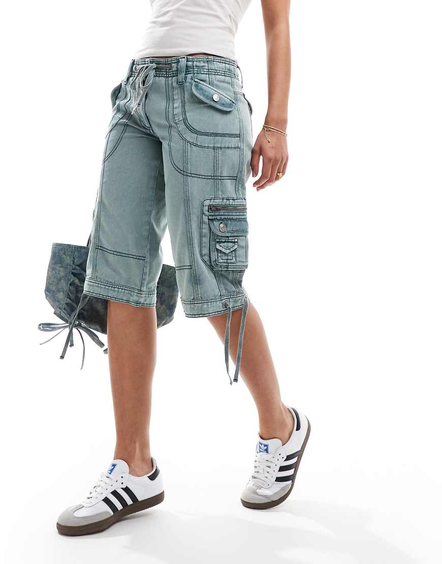 Reclaimed Vintage - Jeans-Jorts in blauer Waschung von Reclaimed Vintage