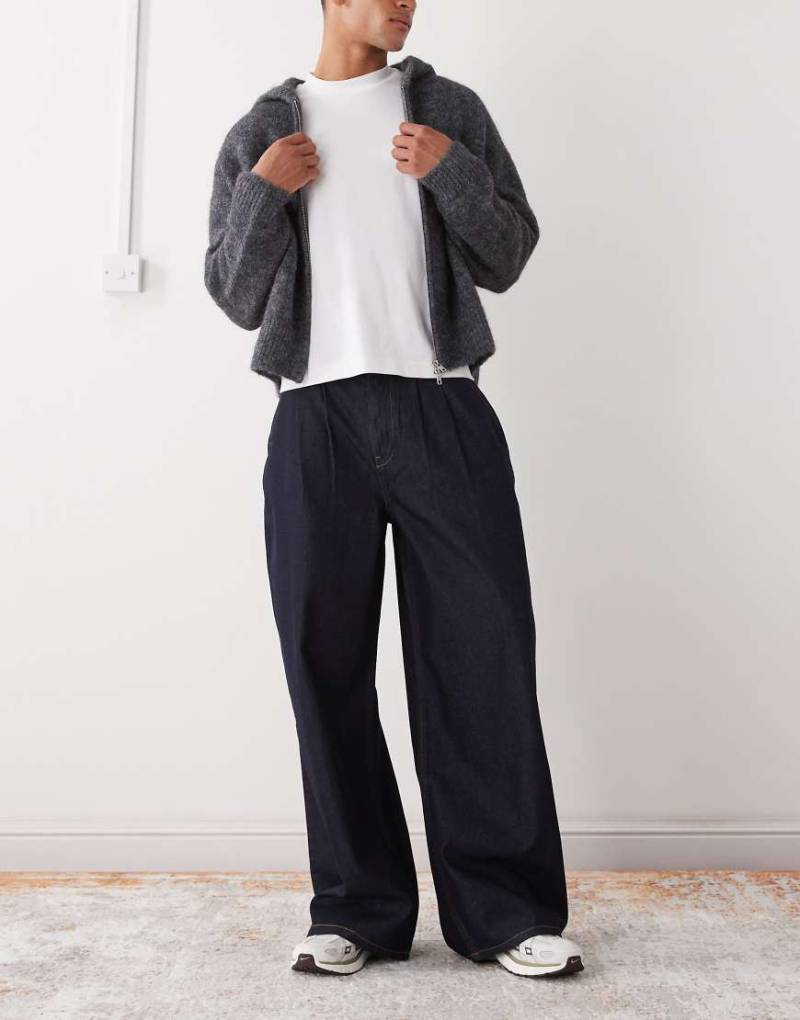 Reclaimed Vintage - Jeans mit Abnähern vorne und Indigo-Waschung-Blau von Reclaimed Vintage