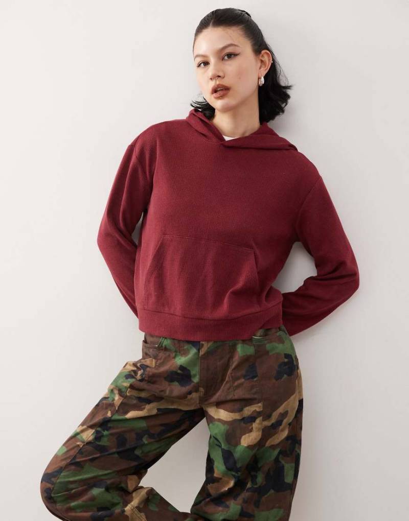 Reclaimed Vintage - Kapuzenpullover in verwaschenem Burgunderrot mit Waffelstruktur von Reclaimed Vintage
