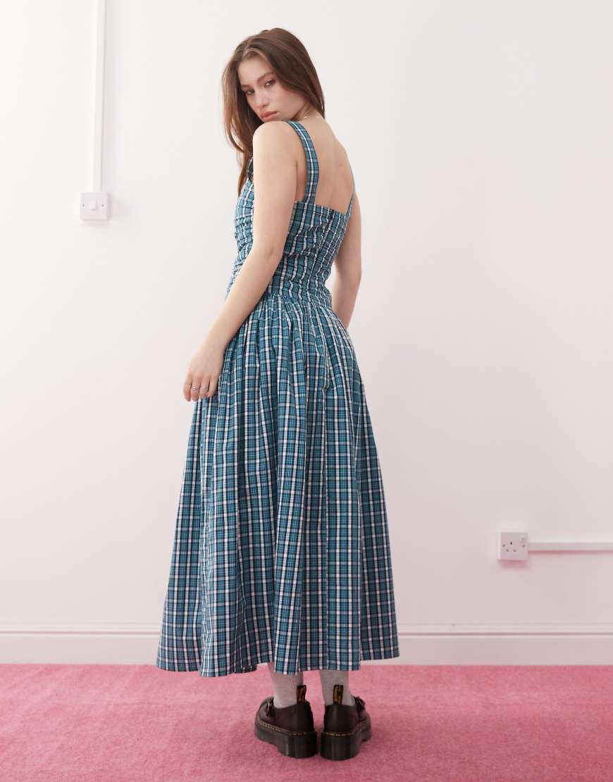 Reclaimed Vintage - Kariertes Midi-Sommerkleid in Grün kariert mit tief angesetzter Taille-Bunt Reclaimed Vintage - Kariertes Midi-Sommerkleid in Grün kariert mit tief angesetzter Taille-Bunt von Reclaimed Vintage