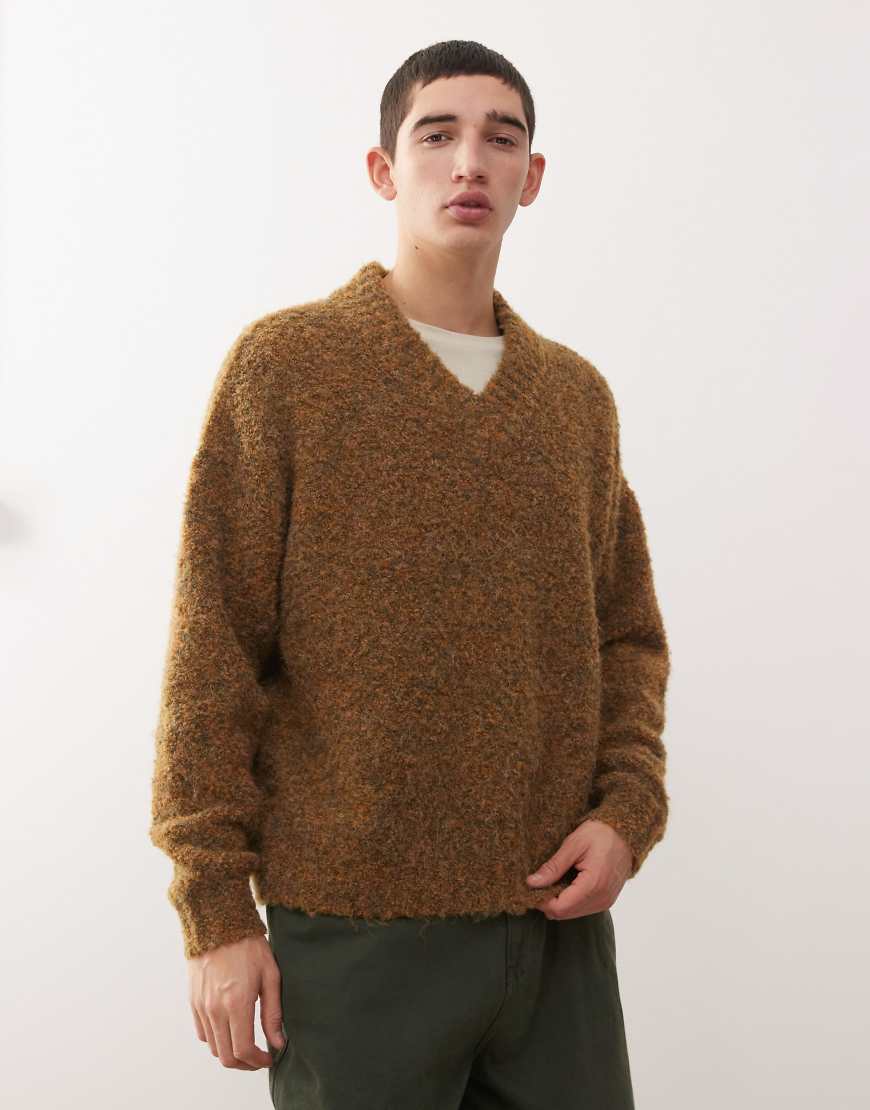 Reclaimed Vintage - Kastiger Pullover aus Bouclé in Khaki mit V-Ausschnitt-Grün von Reclaimed Vintage