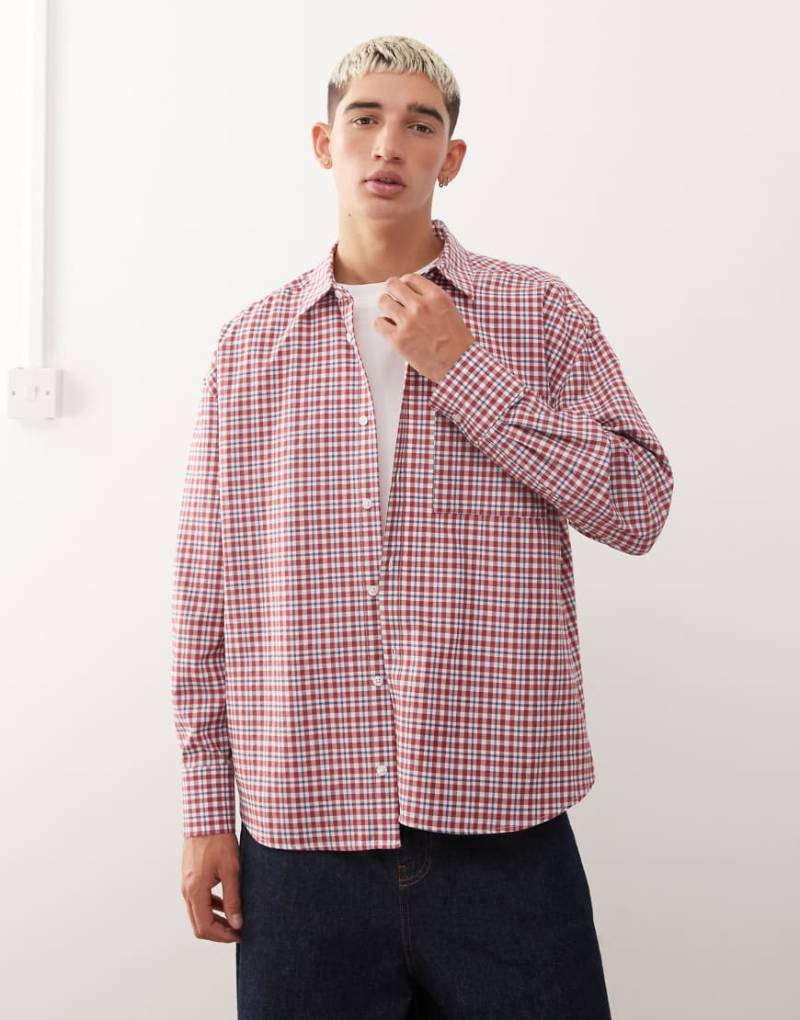 Reclaimed Vintage - Kastiges, langärmliges Cropped-Fit-Hemd in Blau und Rot kariert-Bunt von Reclaimed Vintage