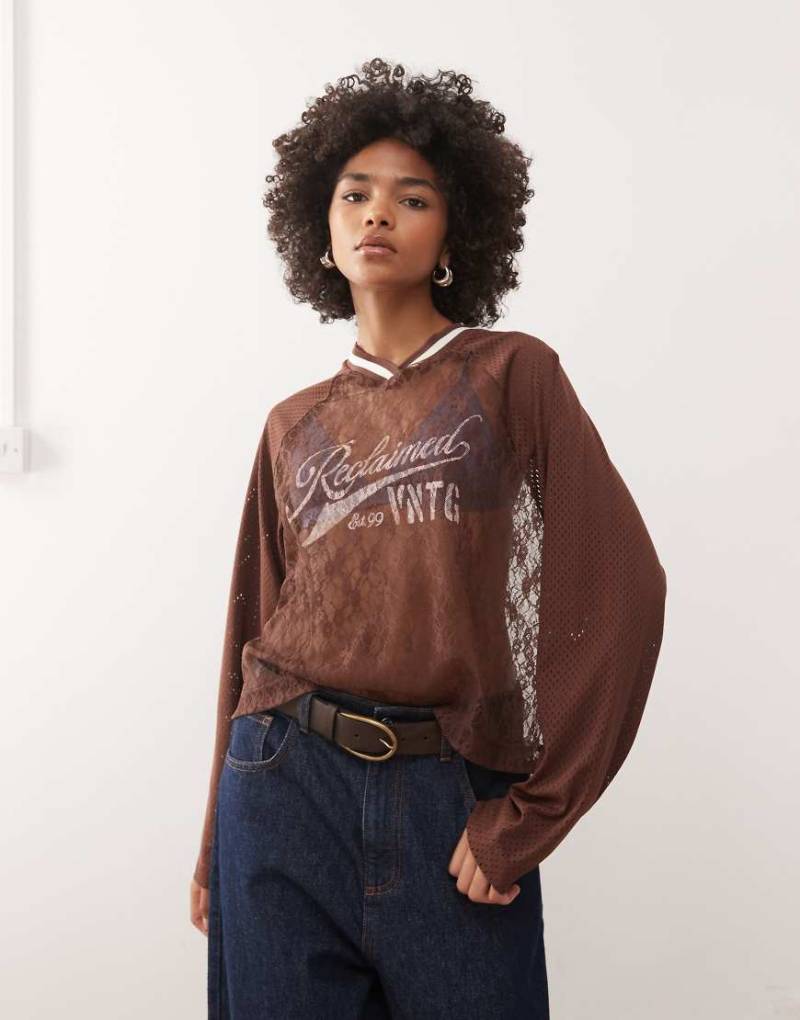 Reclaimed Vintage - Kastiges, langärmliges Shirt aus Airtex und Spitze in Schokobraun-Brown von Reclaimed Vintage