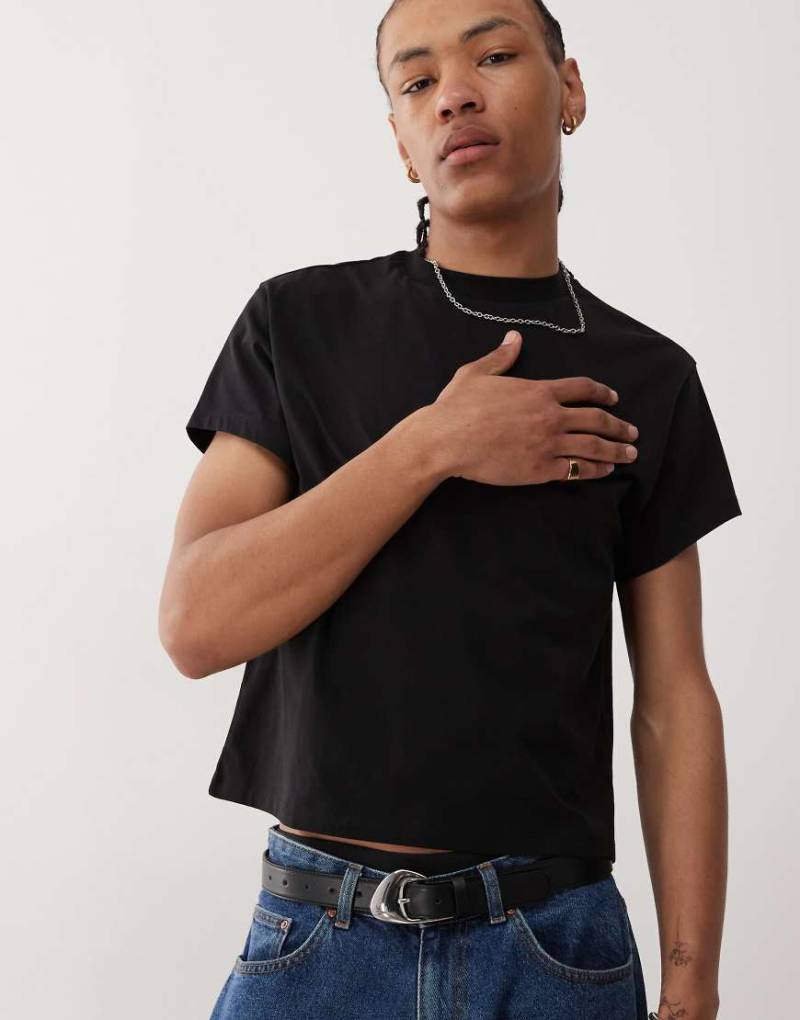 Reclaimed Vintage - Kastiges T-Shirt in Schwarz mit kurzem, schmalem Schnitt von Reclaimed Vintage