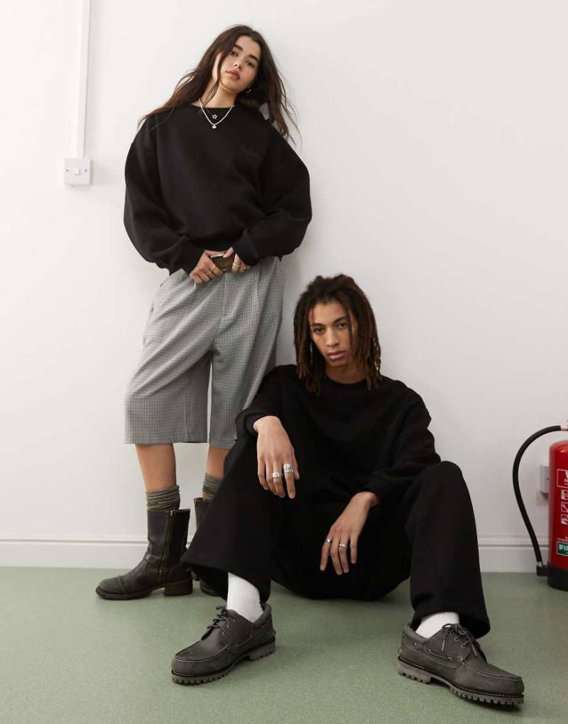 Reclaimed Vintage - Kastiges Unisex-Sweatshirt aus schwerem Stoff in verwaschenem Schwarz mit Oversize-Passform von Reclaimed Vintage