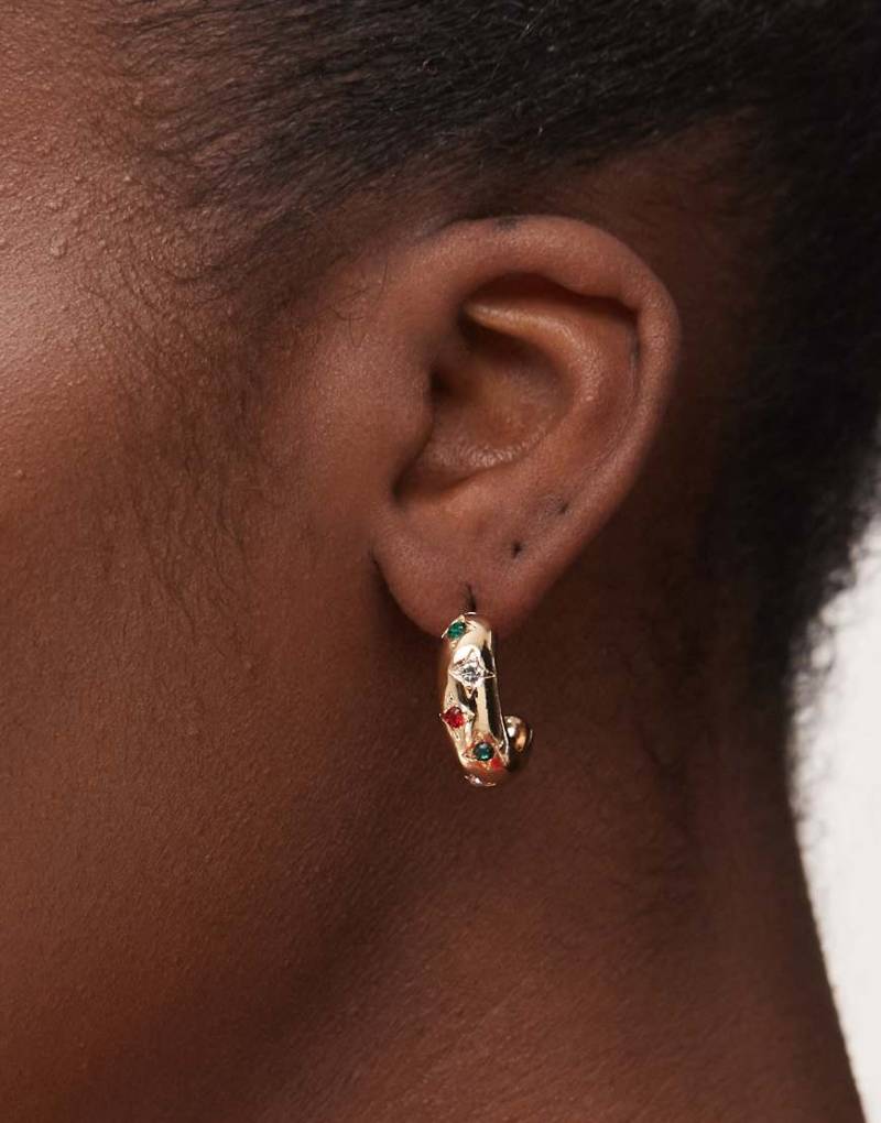 Reclaimed Vintage - Klobige goldfarbene Creolen mit Schmucksteinen von Reclaimed Vintage