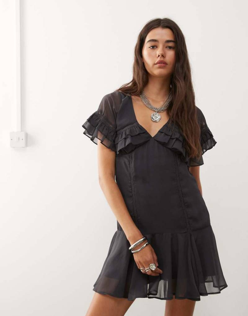 Reclaimed Vintage - Kurzes Freizeitkleid in Anthrazitgrau mit Cape-Kragen-Lila von Reclaimed Vintage