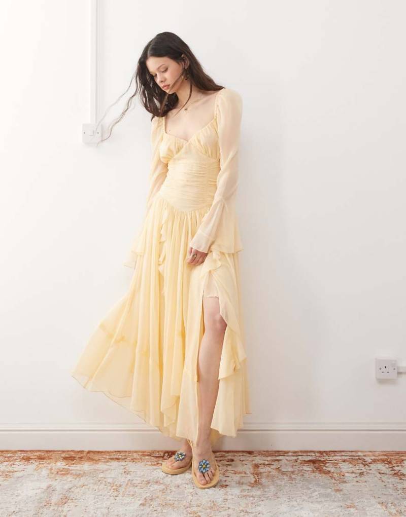 Reclaimed Vintage - Langärmliges Maxikleid in Buttergelb mit Rüschen-Weiß von Reclaimed Vintage