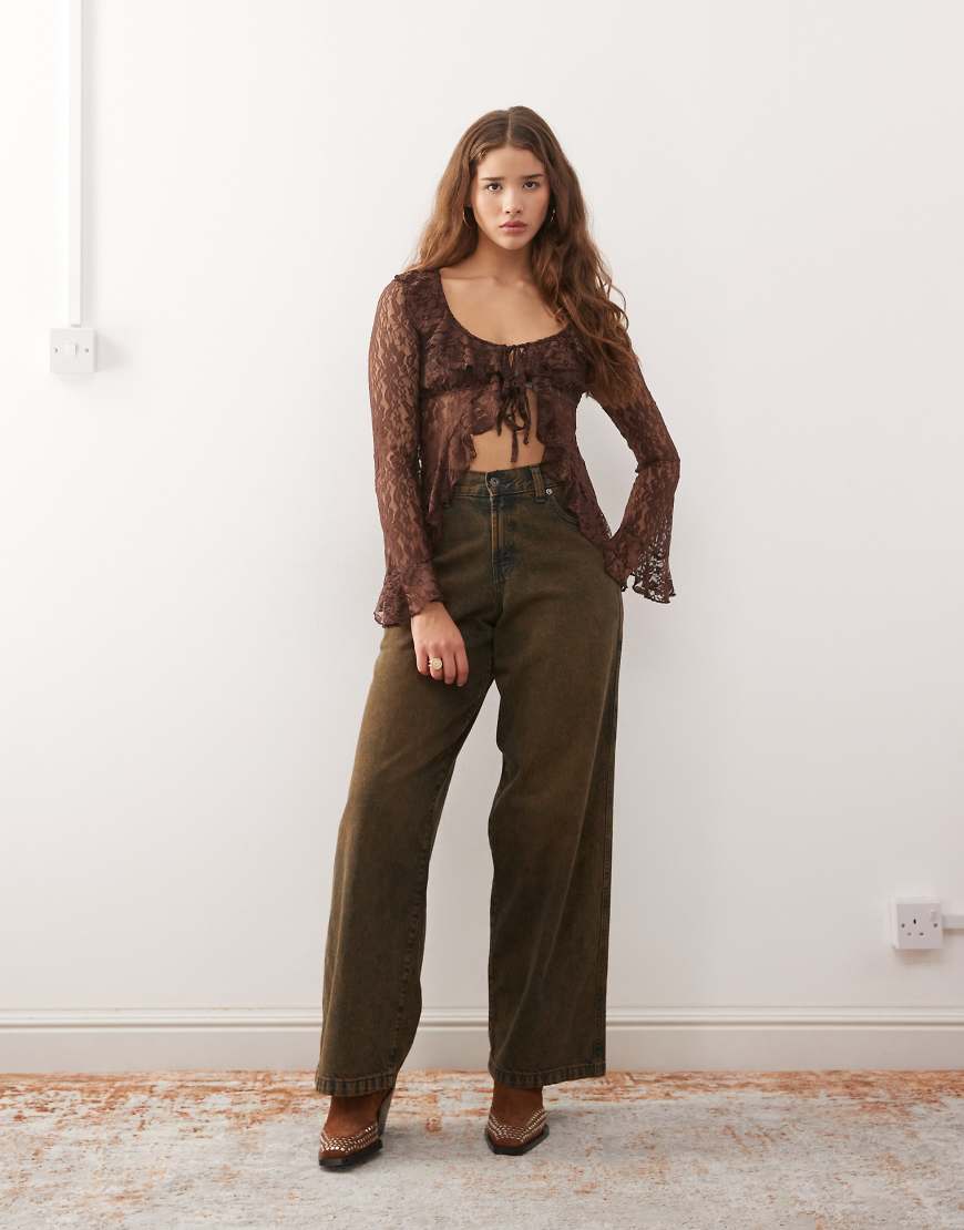 Reclaimed Vintage - Langärmliges Oberteil aus Spitze in Schokobraun mit Rüschen-Brown von Reclaimed Vintage