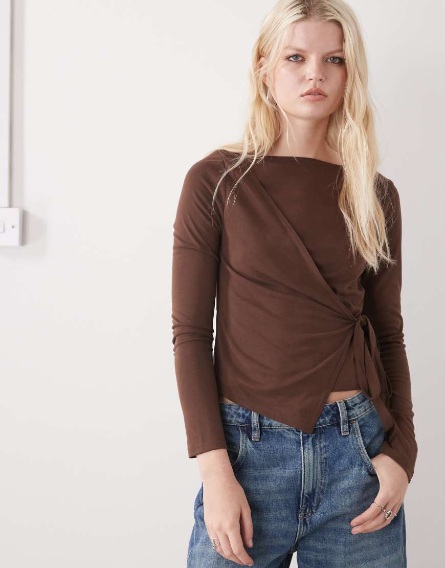 Reclaimed Vintage - Langärmliges Oberteil in Schokobraun mit seitlichem Bindedetail-Brown von Reclaimed Vintage