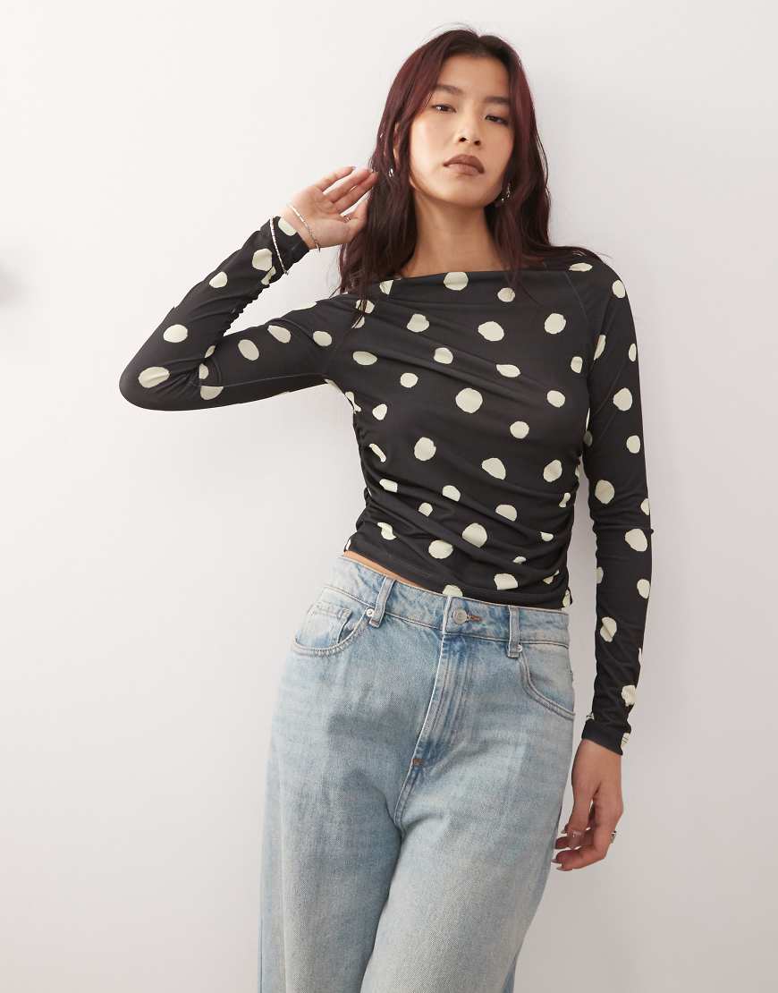 Reclaimed Vintage - Langärmliges Oberteil in Schwarz mit gelben Polka Dots und seitlicher Raffung von Reclaimed Vintage