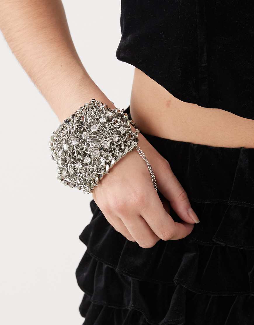 Reclaimed Vintage - Limited Edition - Auffälliger, silberfarbener Armreif mit Kettendetails in Wickeloptik von Reclaimed Vintage