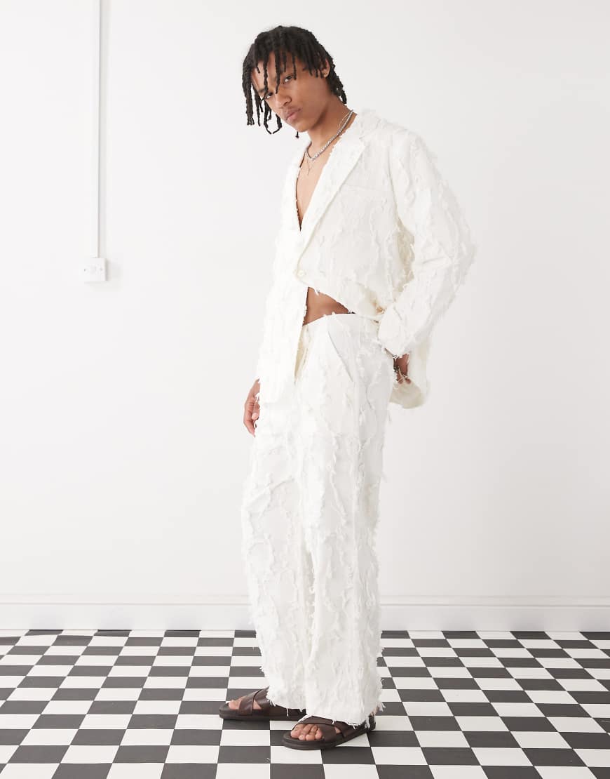 Reclaimed Vintage - Limited Edition - Elegante Hose in Creme mit Ausfransungen-Weiß von Reclaimed Vintage