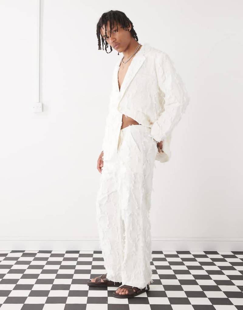 Reclaimed Vintage - Limited Edition - Elegante Hose in Creme mit Ausfransungen-Weiß von Reclaimed Vintage