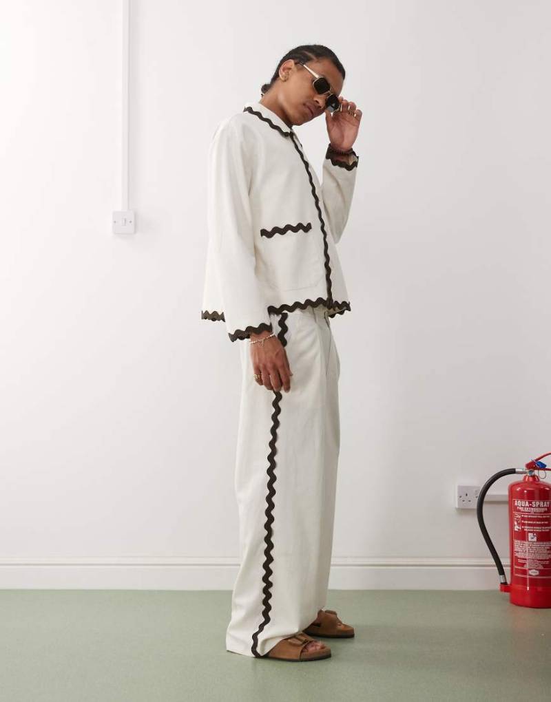 Reclaimed Vintage - Limited Edition - Hose aus Leinen mit Zierstreifen mit Bogenkante, Kombiteil-Neutral von Reclaimed Vintage