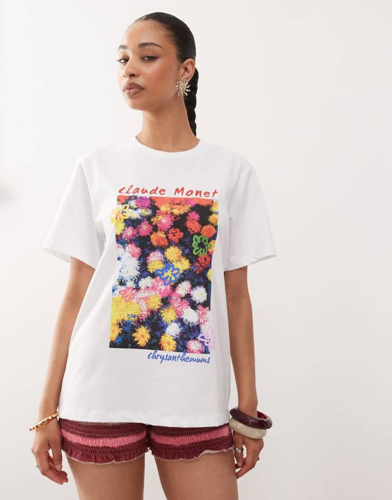 Reclaimed Vintage - Oversize-T-Shirt in Weiß mit lizenziertem Monet-Blumenprint von Reclaimed Vintage