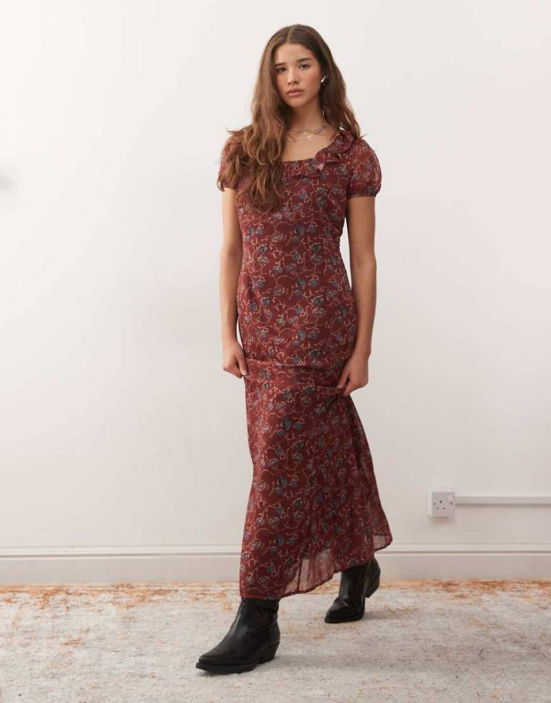 Reclaimed Vintage - Maxi-Freizeitkleid in Burgunderrot mit Puffärmeln, Blumenmuster und Rüschenkragen-Bunt von Reclaimed Vintage