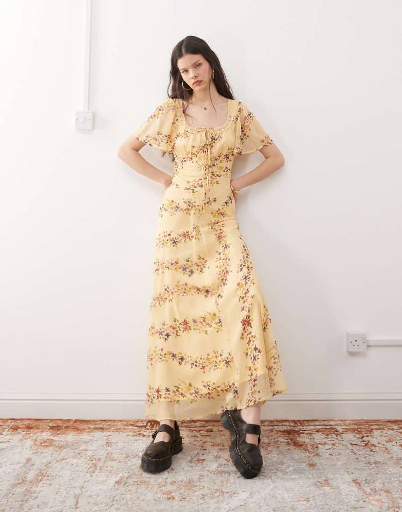 Reclaimed Vintage - Maxi-Freizeitkleid in Buttergelb mit Spitze und Streublumenmuster-Grün von Reclaimed Vintage