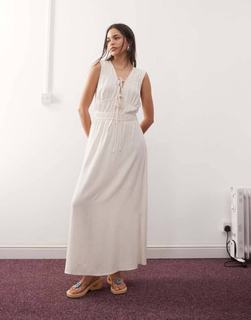 Reclaimed Vintage - Maxi-Sommerkleid aus Leinenmix in Ecru mit Raffung und Bindebändern-Neutral von Reclaimed Vintage