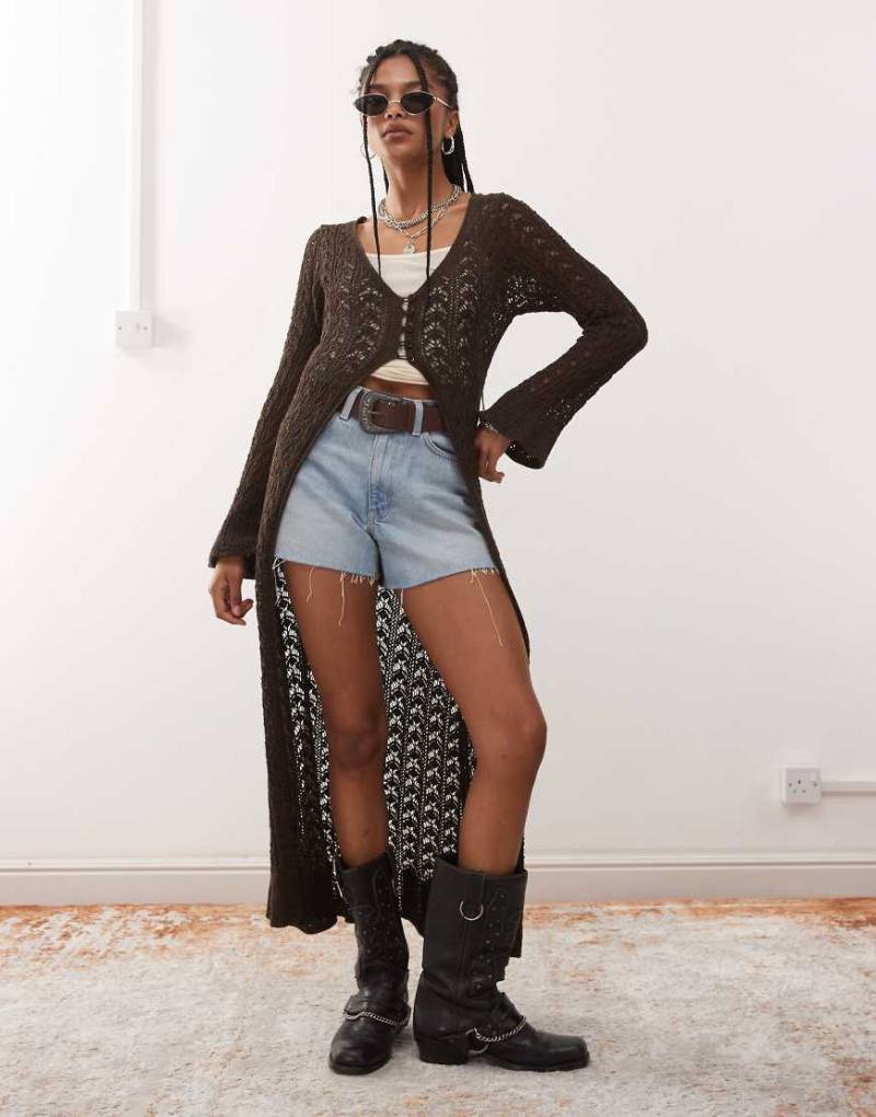 Reclaimed Vintage - Maxi-Strickjacke aus Pointelle in Braun von Reclaimed Vintage