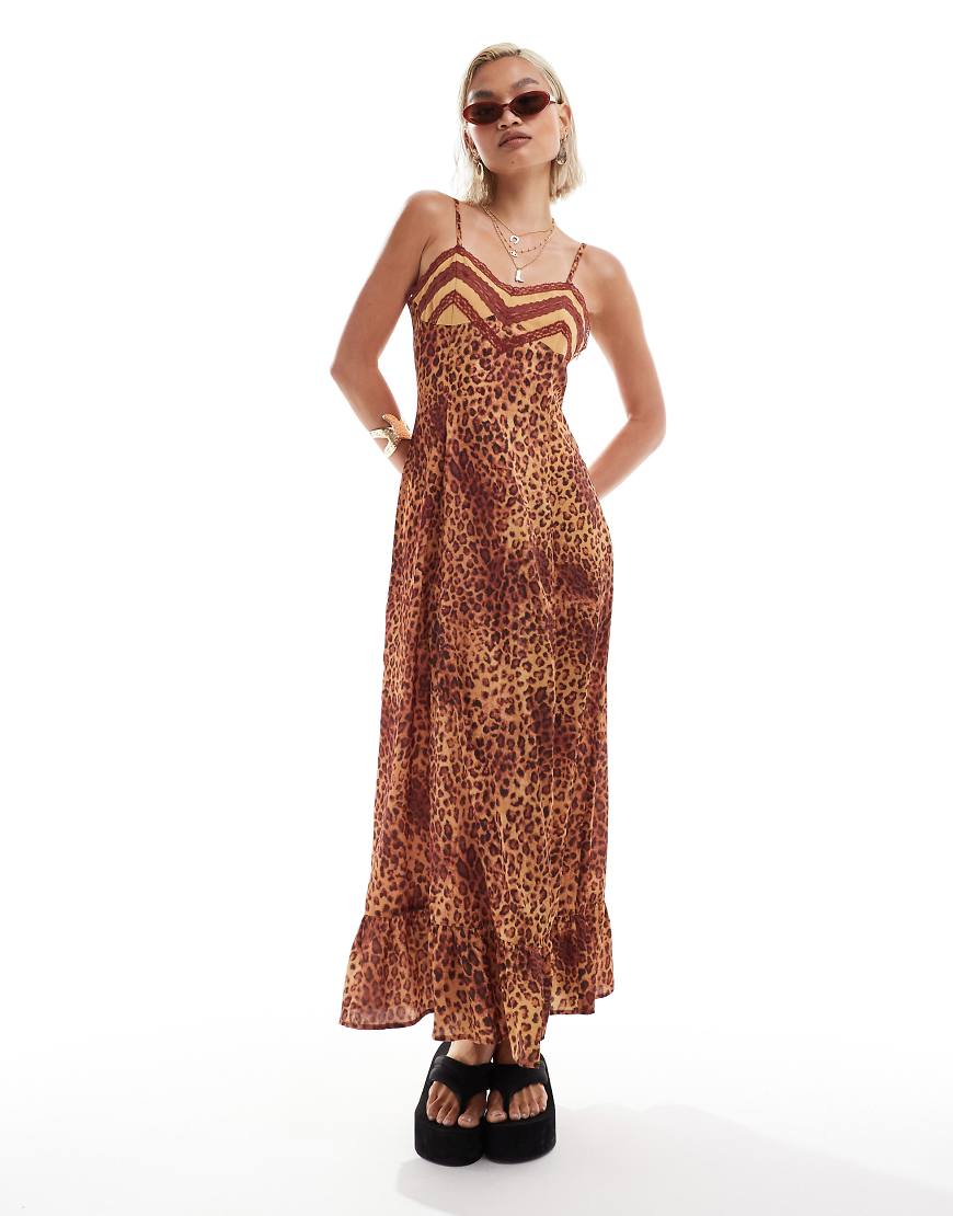 Reclaimed Vintage - Maxi-Trägerkleid mit Leopardenmuster, Spitzenbesatz und Schleifendetails-Bunt Reclaimed Vintage - Maxi-Trägerkleid mit Leopardenmuster, Spitzenbesatz und Schleifendetails-Bunt von Reclaimed Vintage