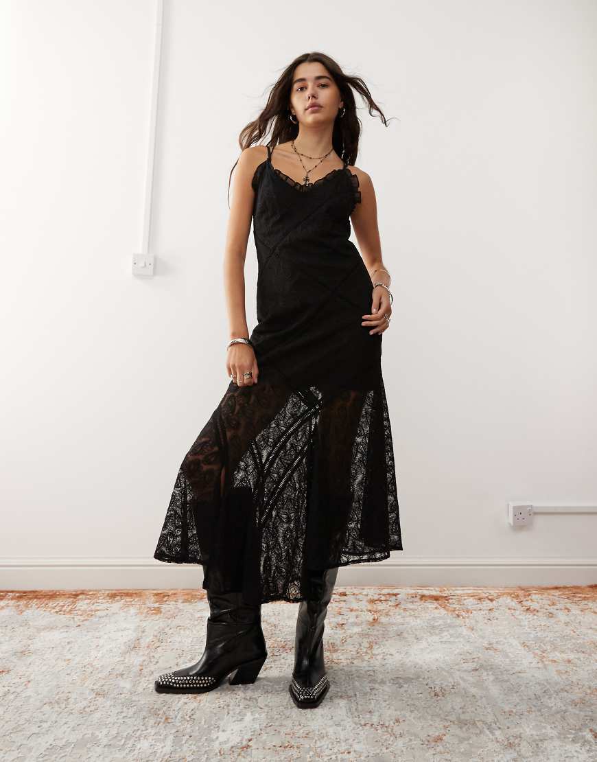 Reclaimed Vintage - Maxikleid in Schwarz mit geteiltem Spitzenmuster Reclaimed Vintage - Maxikleid in Schwarz mit geteiltem Spitzenmuster von Reclaimed Vintage