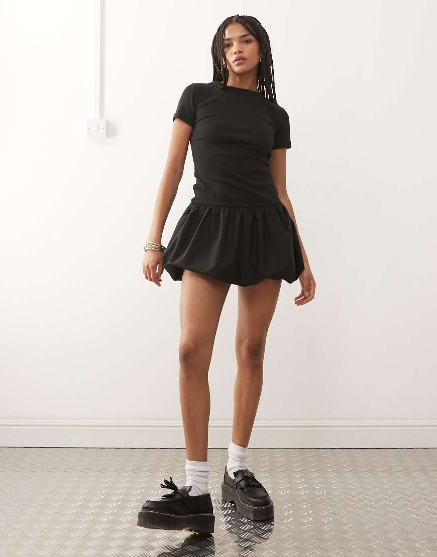 Reclaimed Vintage - Minikleid in Schwarz mit Ballonsaum von Reclaimed Vintage