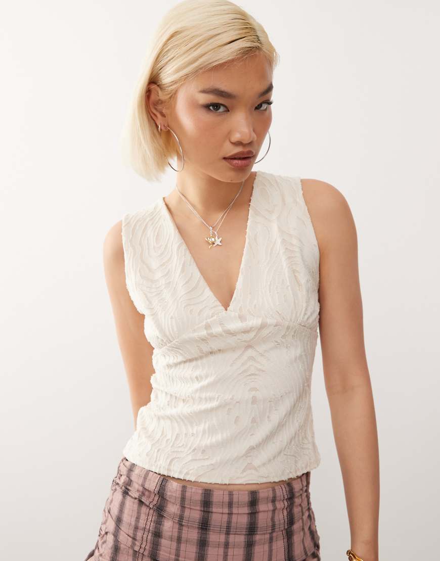 Reclaimed Vintage - Oberteil aus Ausbrennerstoff in Elfenbeinweiß mit geraffter Brustpartie von Reclaimed Vintage