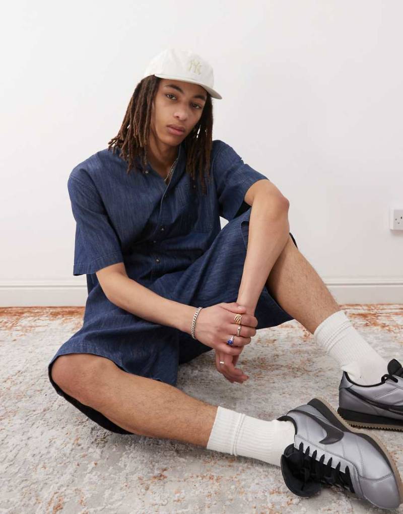 Reclaimed Vintage - Oversize-Jeanshemd aus Chambray in Mittelblau, Kombiteil von Reclaimed Vintage