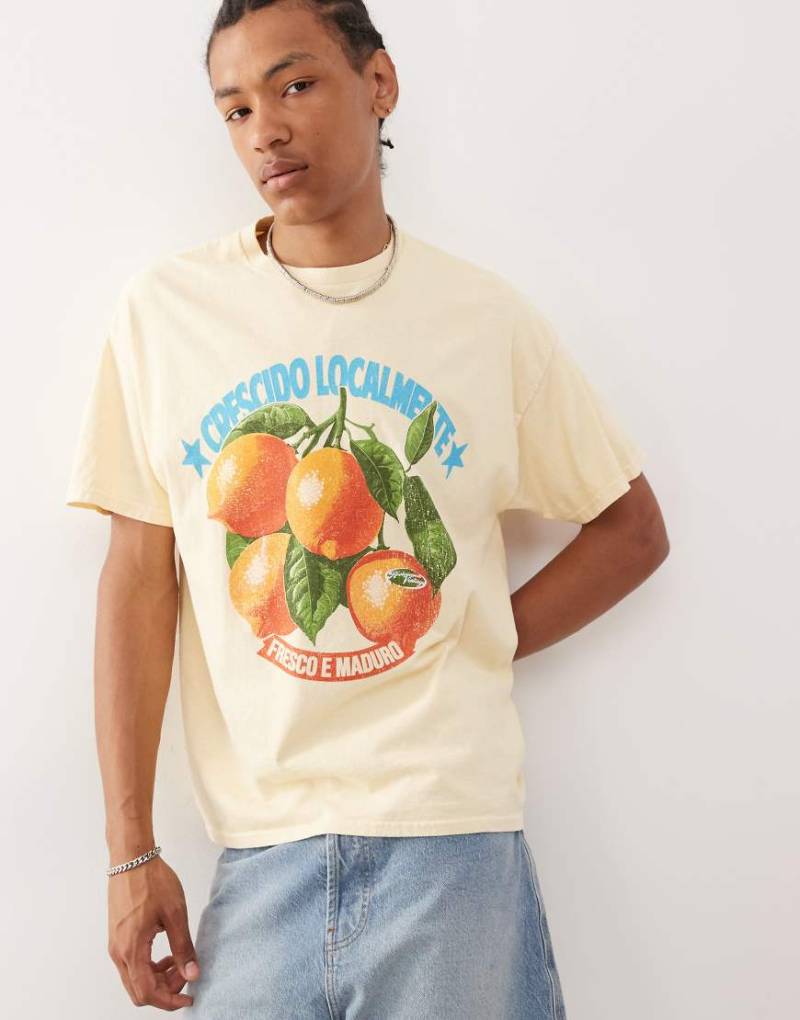 Reclaimed Vintage - Oversize-T-Shirt in Buttermilchgelb mit Zitronenprint von Reclaimed Vintage