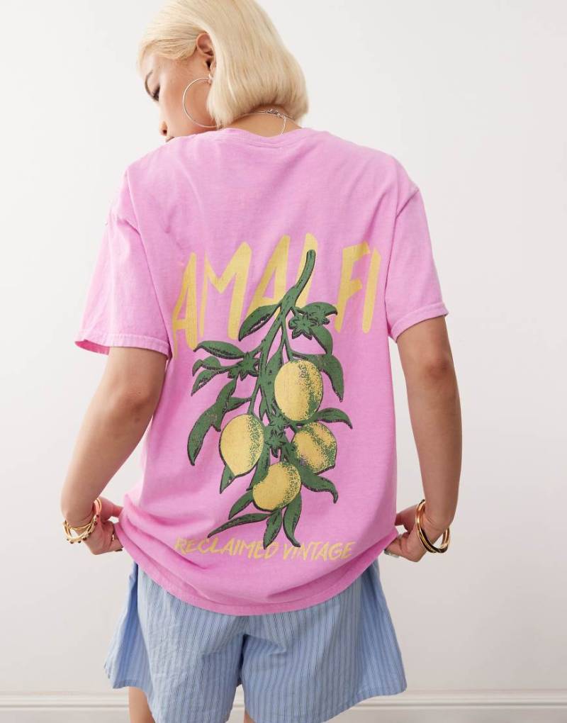 Reclaimed Vintage - Oversize-T-Shirt in Rosa mit „Amalfi"-Print von Reclaimed Vintage