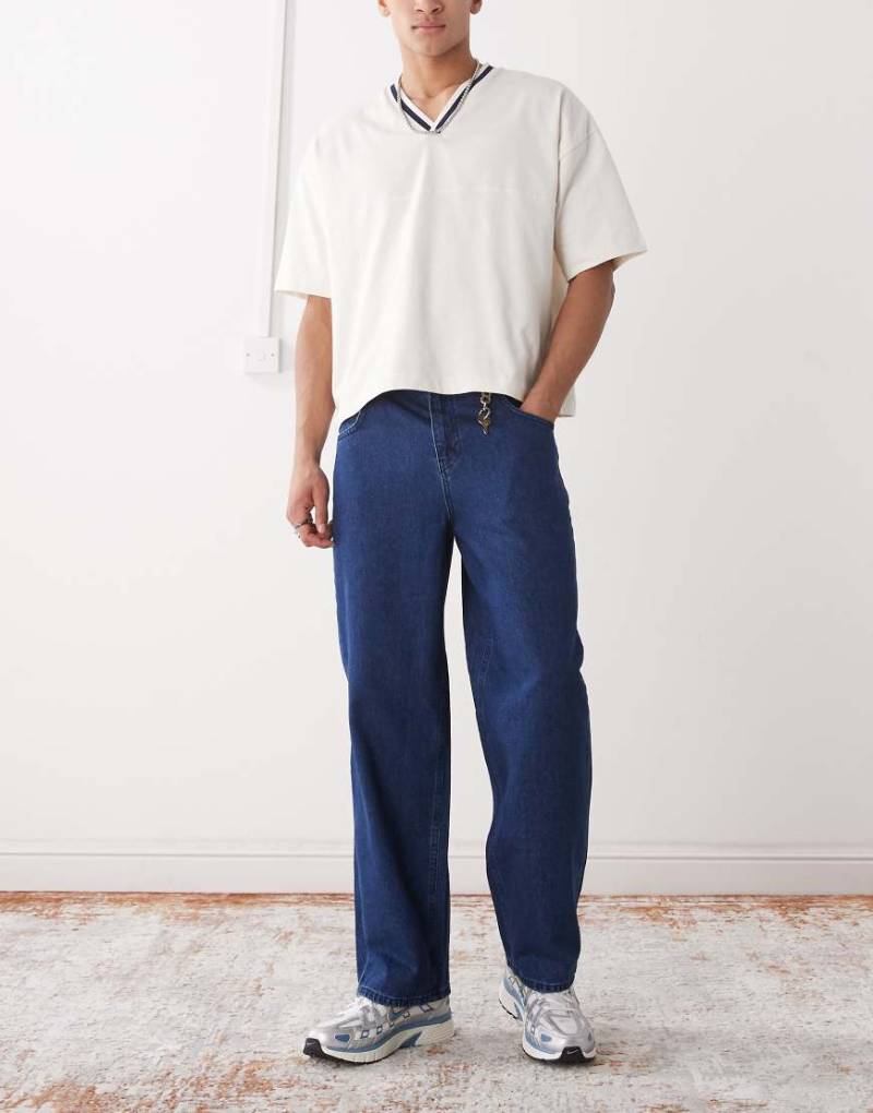 Reclaimed Vintage - Relaxed-Fit-Jeans in Mittelblau von Reclaimed Vintage