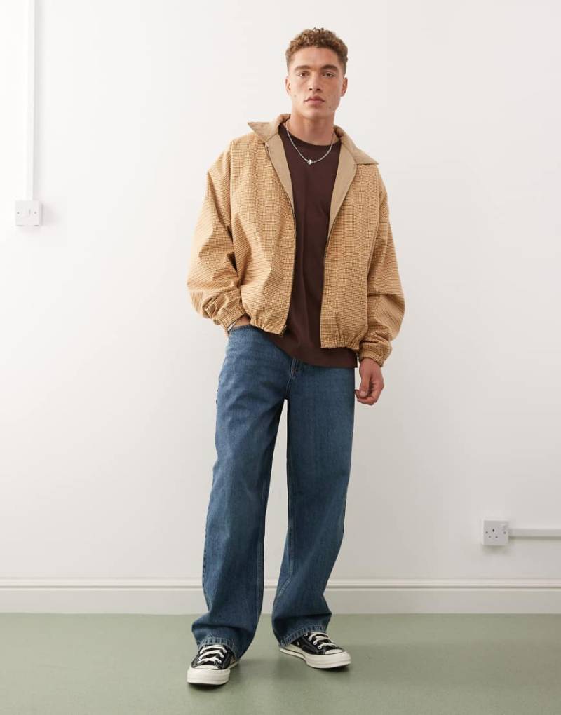 Reclaimed Vintage - Relaxed-Fit-Jeans in mittelblauer Waschung mit geradem Bein von Reclaimed Vintage