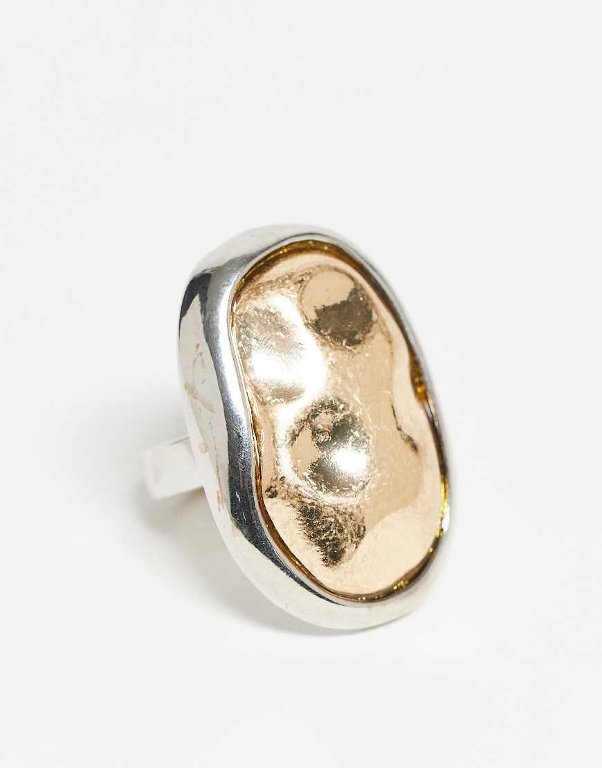 Reclaimed Vintage - Ring aus verschiedenen Metallen in geschmolzener Optik-Bunt von Reclaimed Vintage