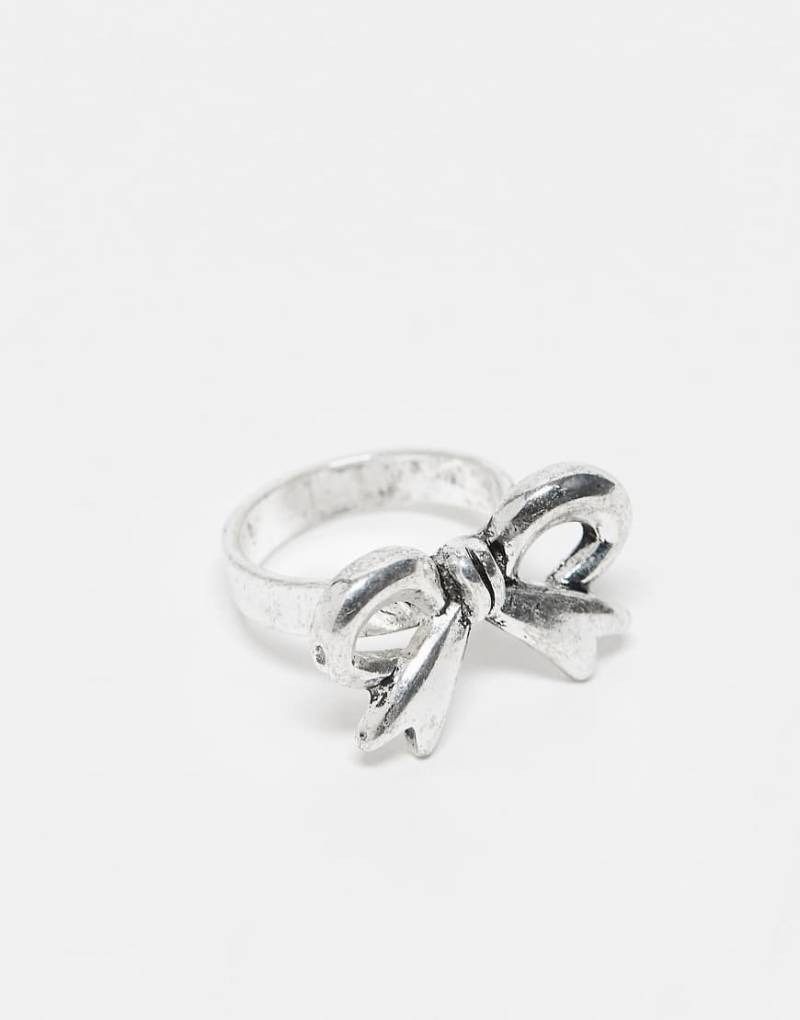 Reclaimed Vintage - Ring mit Schleifendesign in polierter Silberoptik von Reclaimed Vintage