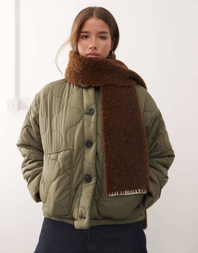 Reclaimed Vintage - Schal aus Teddyfell in Braun mit Saumstich-Brown von Reclaimed Vintage