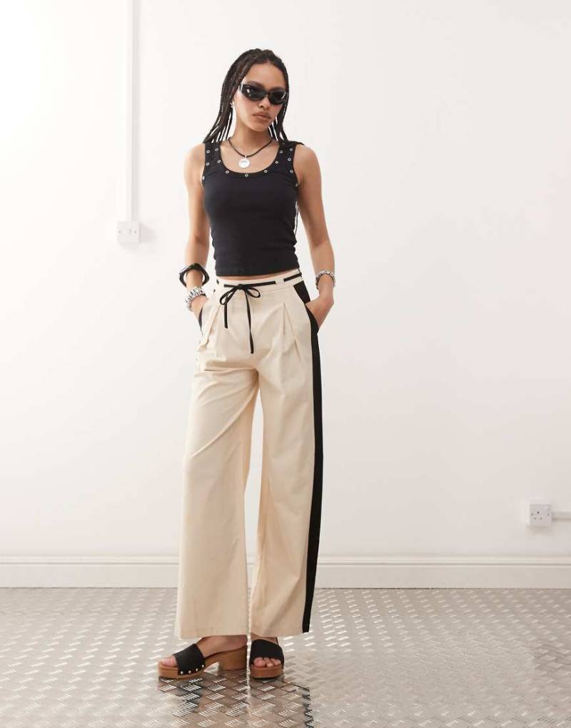 Reclaimed Vintage - Hose aus Leinen-Mix mit Seitenstreifen-Bunt von Reclaimed Vintage